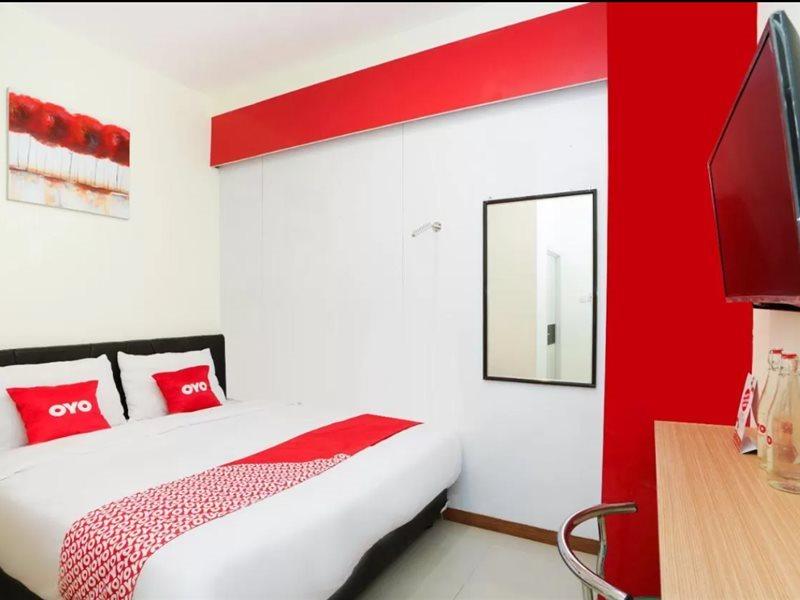 Super Oyo Flagship 3688 Pot Art Hotel Surabaya Bagian luar foto
