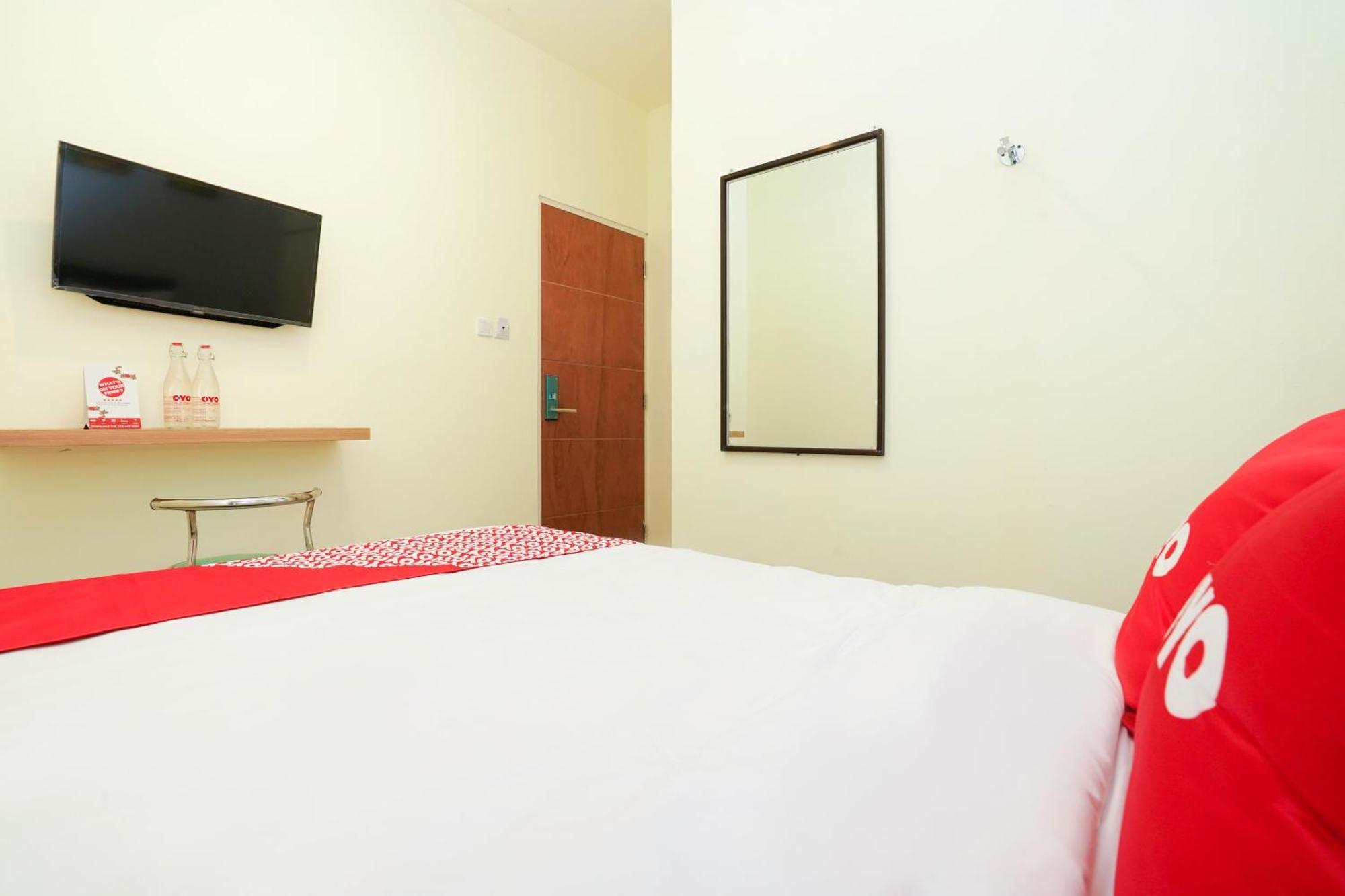 Super Oyo Flagship 3688 Pot Art Hotel Surabaya Bagian luar foto