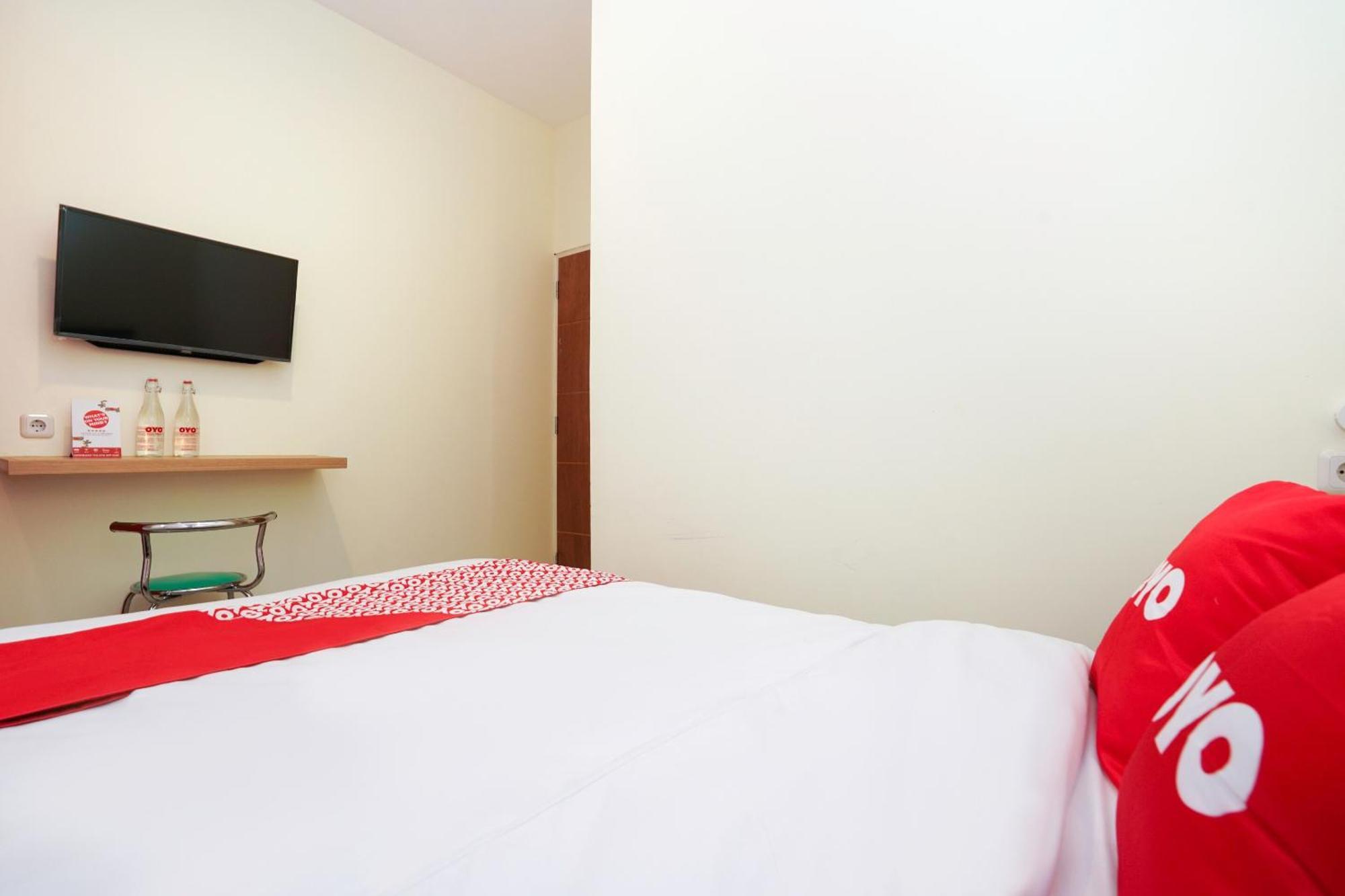 Super Oyo Flagship 3688 Pot Art Hotel Surabaya Bagian luar foto