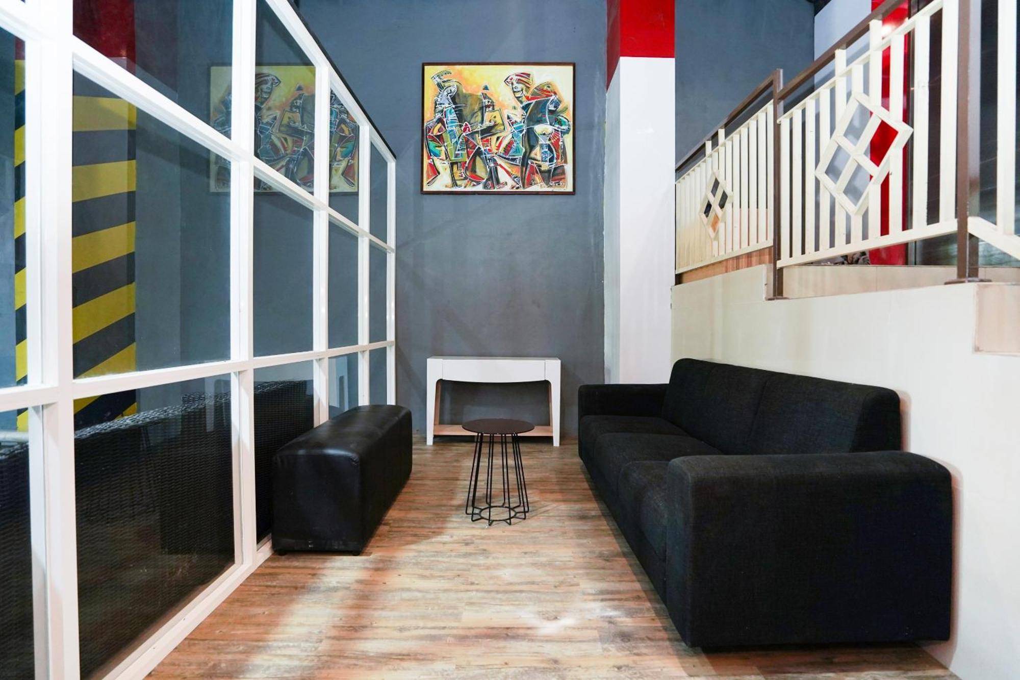 Super Oyo Flagship 3688 Pot Art Hotel Surabaya Bagian luar foto